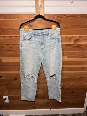 AE Women’s Size 12 Light Wash Distressed Jeans - Classic Casual